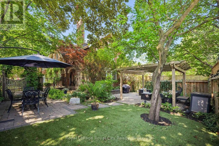 1 BARBER AVENUE, Guelph (Exhibition Park), Ontario, N1H5E6
