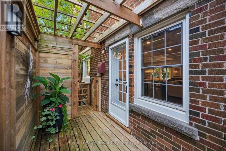 1 BARBER AVENUE, Guelph (Exhibition Park), Ontario, N1H5E6