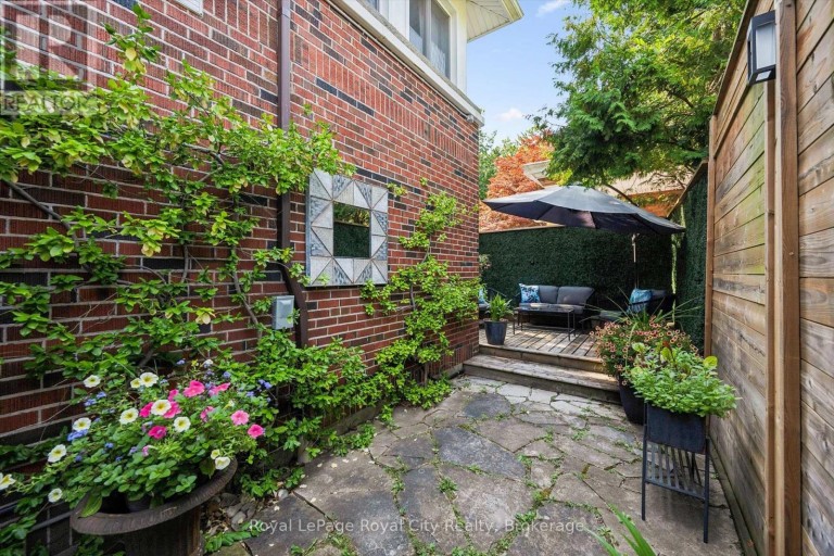 1 BARBER AVENUE, Guelph (Exhibition Park), Ontario, N1H5E6
