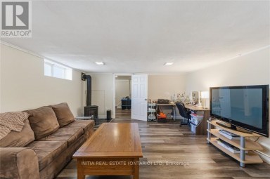 755 TALFOURD STREET Sarnia Ontario photo 21