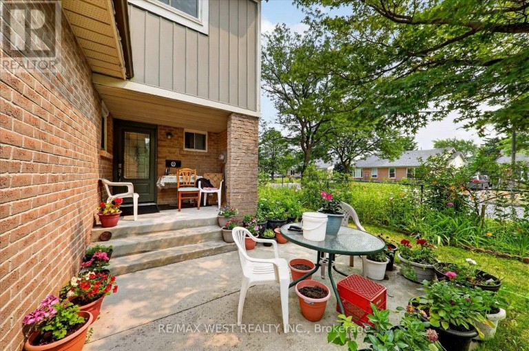 66 BUSHWOOD COURT, Toronto (Malvern), Ontario, M1B2T1