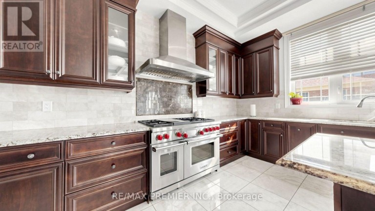 12 PARADISE VALLEY TRAIL, King (Nobleton), Ontario, L7B0A5