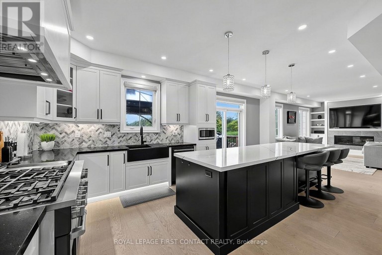 36 REGALIA WAY, Barrie (Innis-Shore), Ontario, L4M7H8