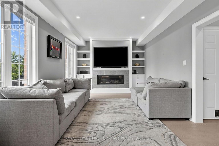 36 REGALIA WAY, Barrie (Innis-Shore), Ontario, L4M7H8