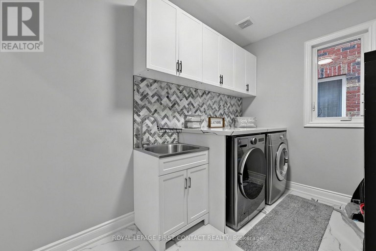 36 REGALIA WAY, Barrie (Innis-Shore), Ontario, L4M7H8