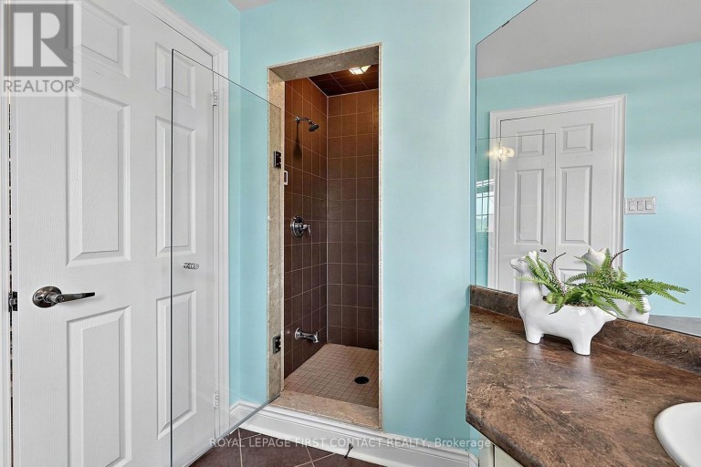 36 REGALIA WAY, Barrie (Innis-Shore), Ontario, L4M7H8