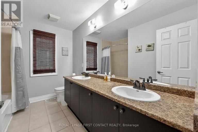 36 REGALIA WAY, Barrie (Innis-Shore), Ontario, L4M7H8