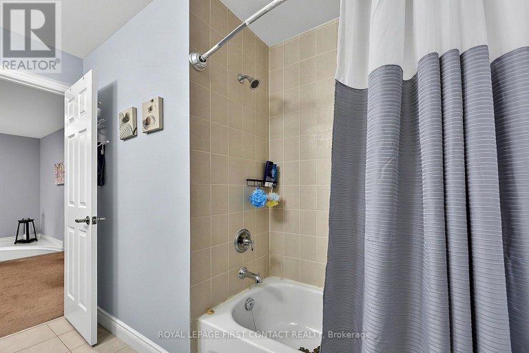 36 REGALIA WAY, Barrie (Innis-Shore), Ontario, L4M7H8