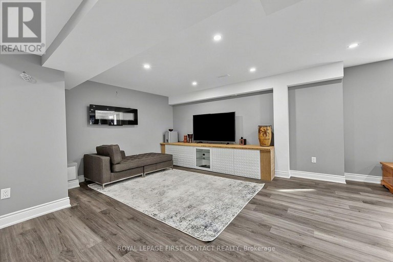 36 REGALIA WAY, Barrie (Innis-Shore), Ontario, L4M7H8