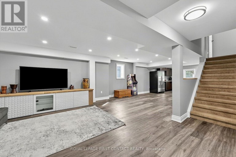 36 REGALIA WAY, Barrie (Innis-Shore), Ontario, L4M7H8