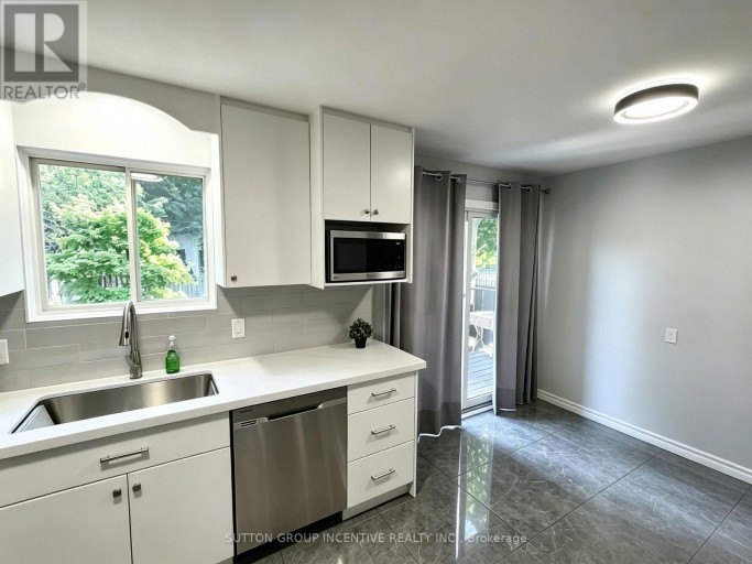 110 COLLEGE CRESCENT, Barrie (Grove East), Ontario, L4M5C9
