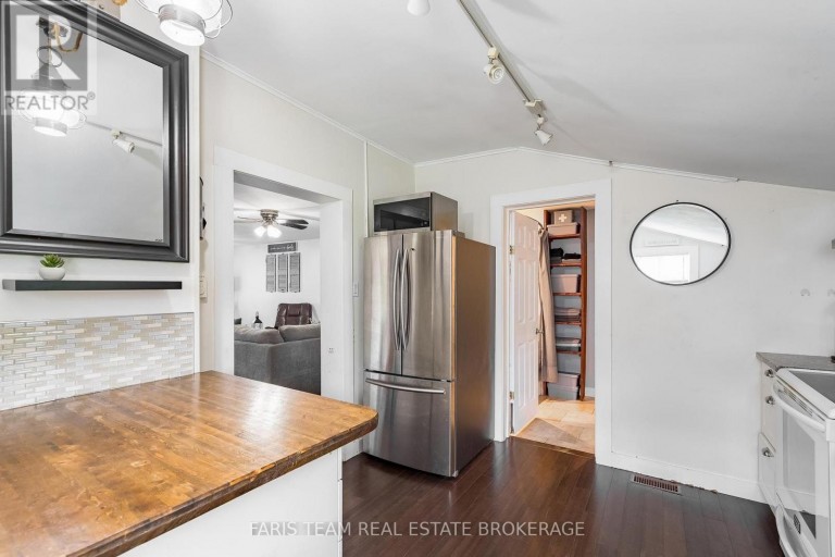 18 POYNTZ STREET, Penetanguishene, Ontario, L9M1M4