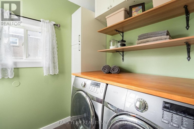 18 POYNTZ STREET, Penetanguishene, Ontario, L9M1M4