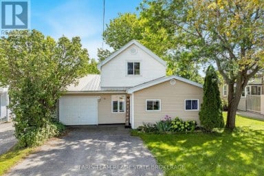 18 POYNTZ STREET Penetanguishene Ontario photo 2