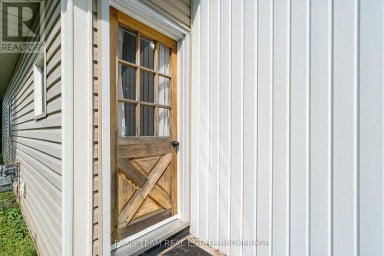 18 POYNTZ STREET Penetanguishene Ontario photo 24