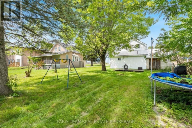 18 POYNTZ STREET, Penetanguishene, Ontario, L9M1M4