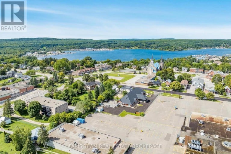 18 POYNTZ STREET, Penetanguishene, Ontario, L9M1M4