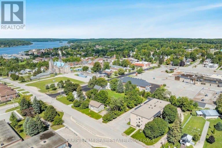 18 POYNTZ STREET, Penetanguishene, Ontario, L9M1M4