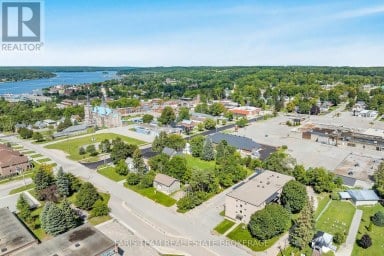 18 POYNTZ STREET Penetanguishene Ontario photo 33