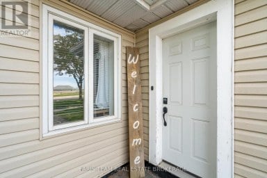 18 POYNTZ STREET Penetanguishene Ontario photo 4