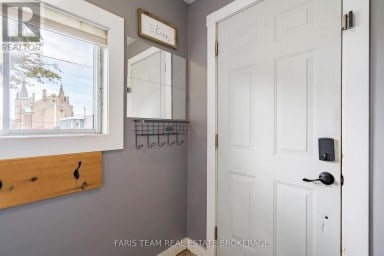 18 POYNTZ STREET Penetanguishene Ontario photo 5
