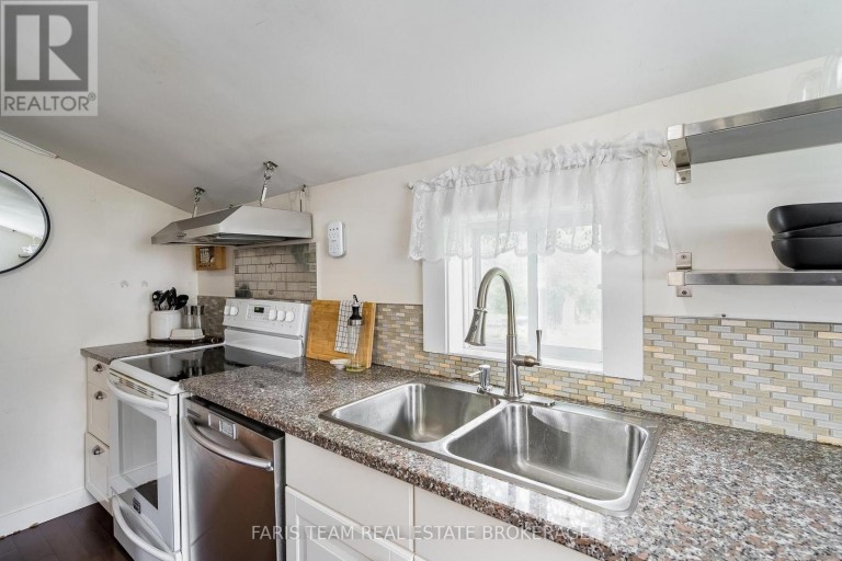 18 POYNTZ STREET, Penetanguishene, Ontario, L9M1M4