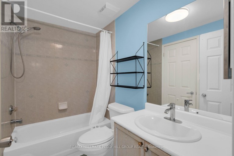 11 CARIBOU COURT, Barrie (Holly), Ontario, L4N8N3