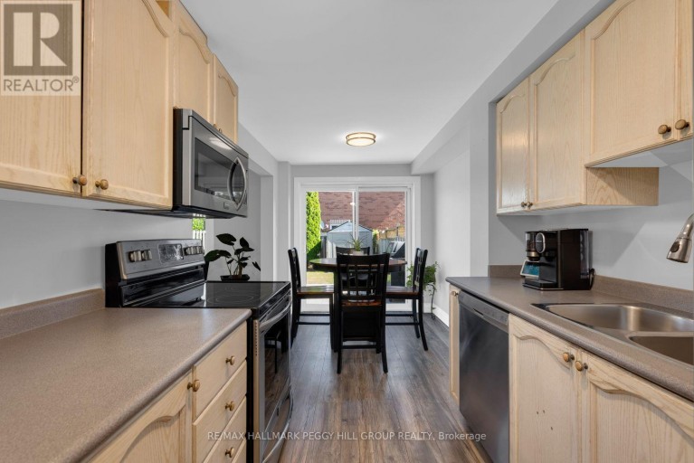 11 CARIBOU COURT, Barrie (Holly), Ontario, L4N8N3