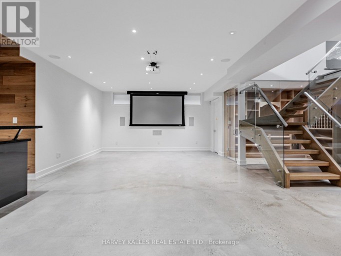 38 VAN DUSEN BOULEVARD, Toronto (Stonegate-Queensway), Ontario, M8Z3E6