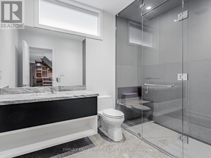 38 VAN DUSEN BOULEVARD, Toronto (Stonegate-Queensway), Ontario, M8Z3E6