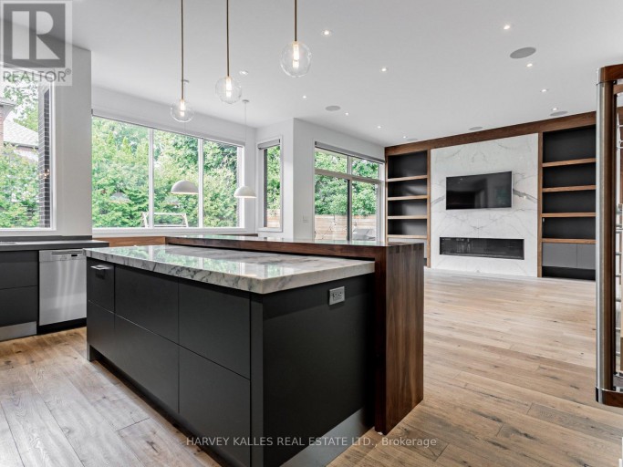 38 VAN DUSEN BOULEVARD, Toronto (Stonegate-Queensway), Ontario, M8Z3E6