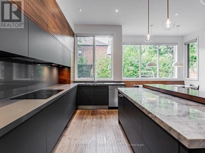 38 VAN DUSEN BOULEVARD, Toronto (Stonegate-Queensway), Ontario, M8Z3E6