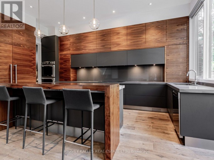 38 VAN DUSEN BOULEVARD, Toronto (Stonegate-Queensway), Ontario, M8Z3E6