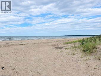 34 TEMAGAMI Trail Wasaga Beach Ontario photo 14