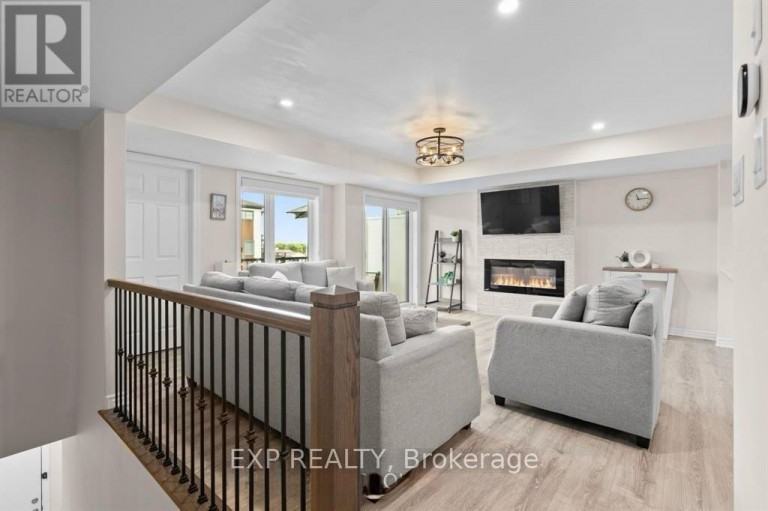 304 LAPLAND PRIVATE, Ottawa, Ontario, K2V0S2