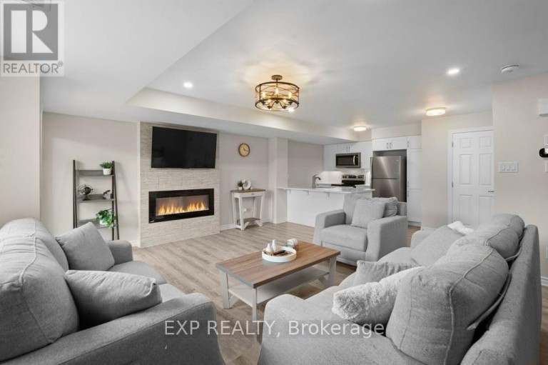 304 LAPLAND PRIVATE, Ottawa, Ontario, K2V0S2