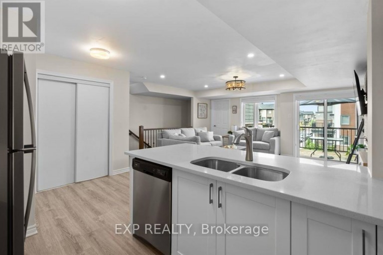 304 LAPLAND PRIVATE, Ottawa, Ontario, K2V0S2