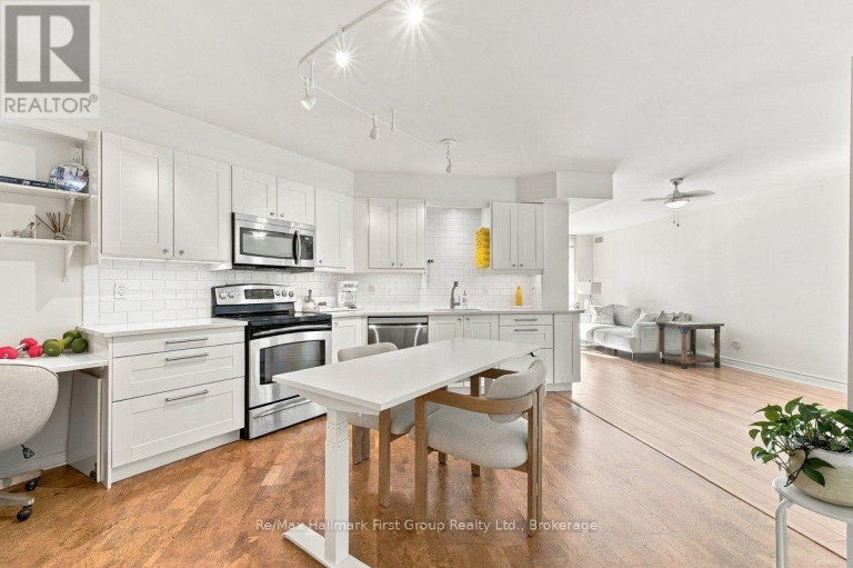 715 - 340 WATSON STREET W, Whitby (Port Whitby), Ontario, L1N9G1