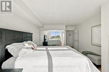715 - 340 WATSON STREET W Whitby (Port Whitby) Ontario photo 17