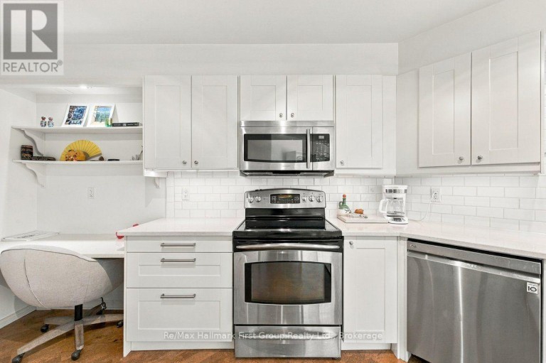 715 - 340 WATSON STREET W, Whitby (Port Whitby), Ontario, L1N9G1