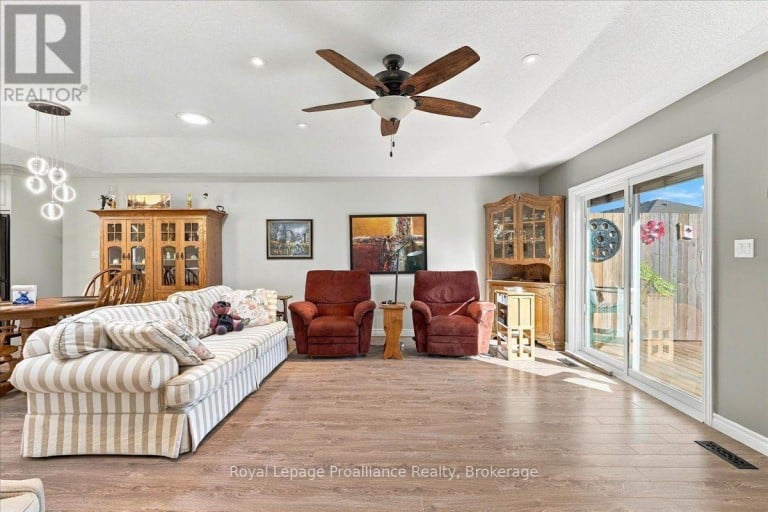 73 DORCHESTER DRIVE, Prince Edward County (Wellington Ward), Ontario, K0K3L0