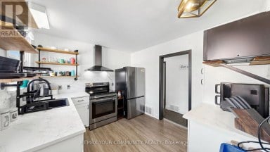 675 LUNDYS LANE Peterborough (Otonabee Ward 1) Ontario photo 12