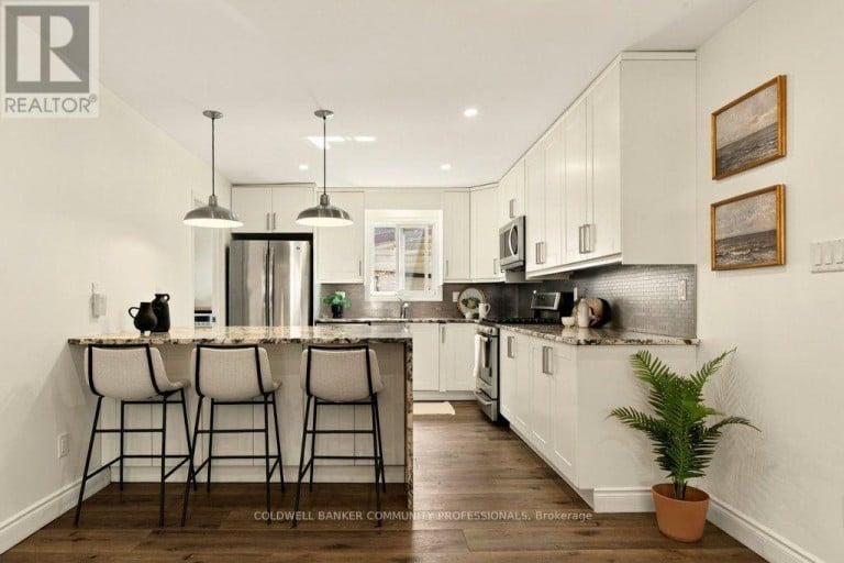 33 ALBERT STREET, Hamilton (Blakeley), Ontario, L8M2Y1