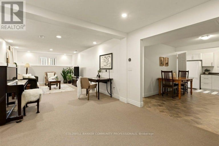 33 ALBERT STREET, Hamilton (Blakeley), Ontario, L8M2Y1