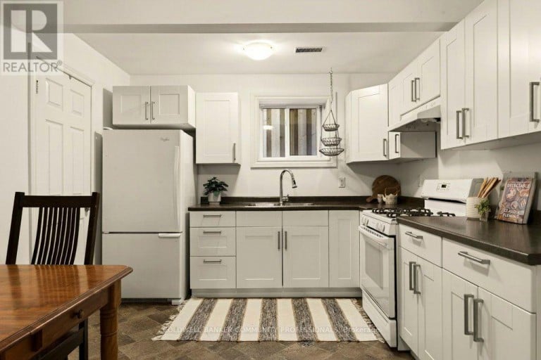 33 ALBERT STREET, Hamilton (Blakeley), Ontario, L8M2Y1
