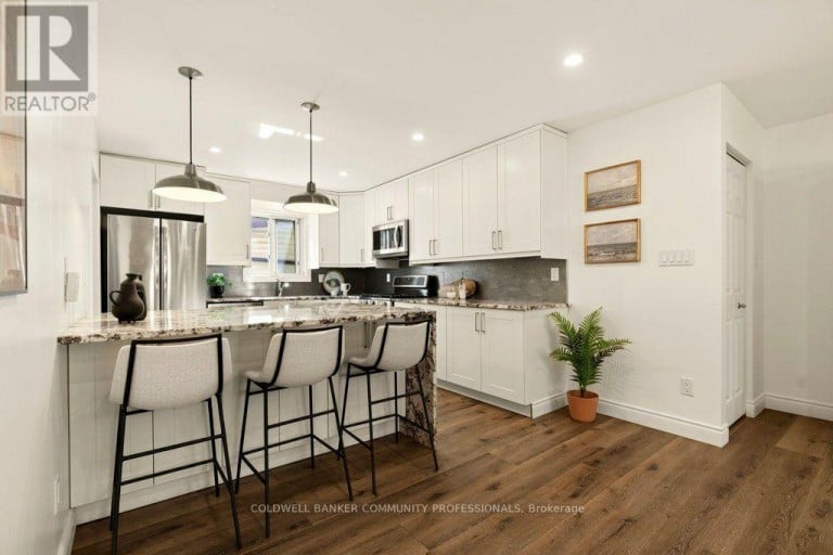 33 ALBERT STREET, Hamilton (Blakeley), Ontario, L8M2Y1