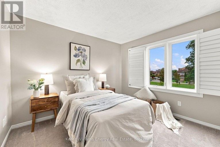 61 FERNBANK PLACE, Whitby (Pringle Creek), Ontario, L1R1T1