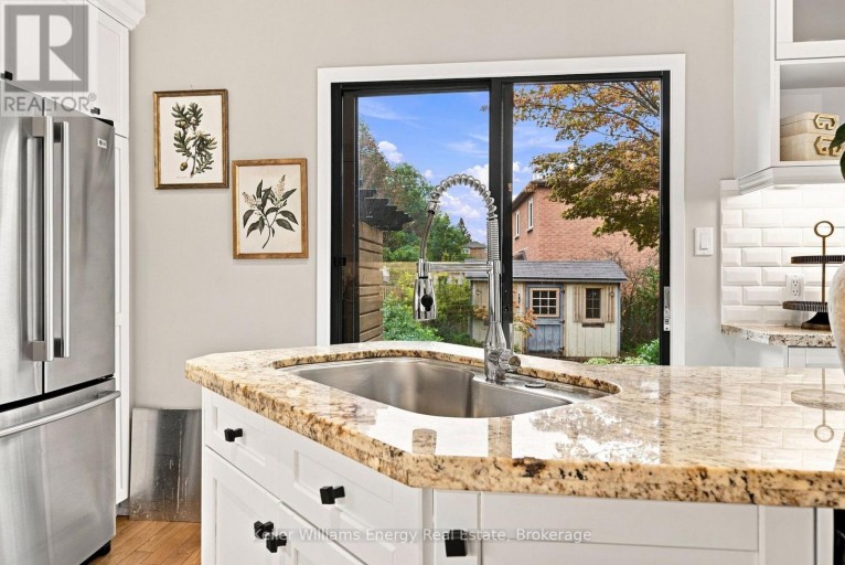 61 FERNBANK PLACE, Whitby (Pringle Creek), Ontario, L1R1T1