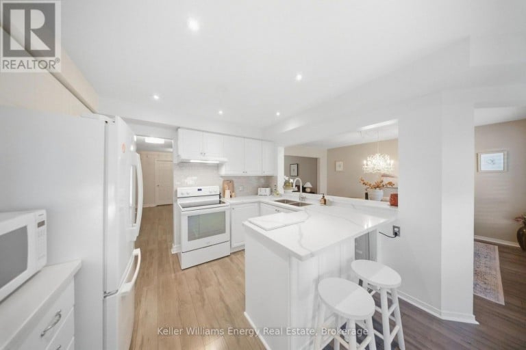 1083 RIDGE VALLEY DRIVE, Oshawa (Pinecrest), Ontario, L1K2E2