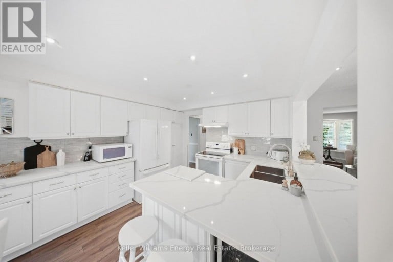 1083 RIDGE VALLEY DRIVE, Oshawa (Pinecrest), Ontario, L1K2E2